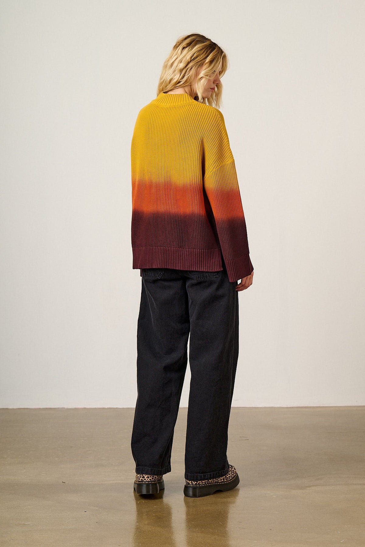Amari - Oversized Knitted Jumper in Orange Ombre