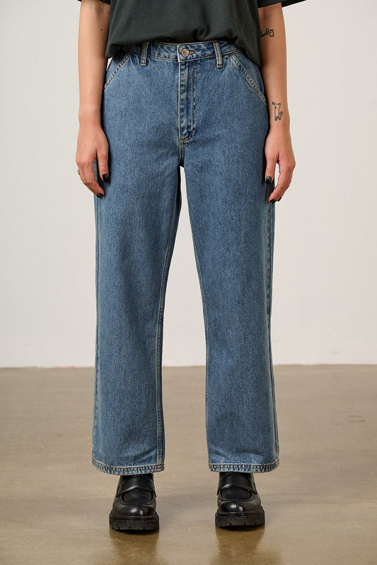 Linden - 90's Straight Leg Jeans in Midwash