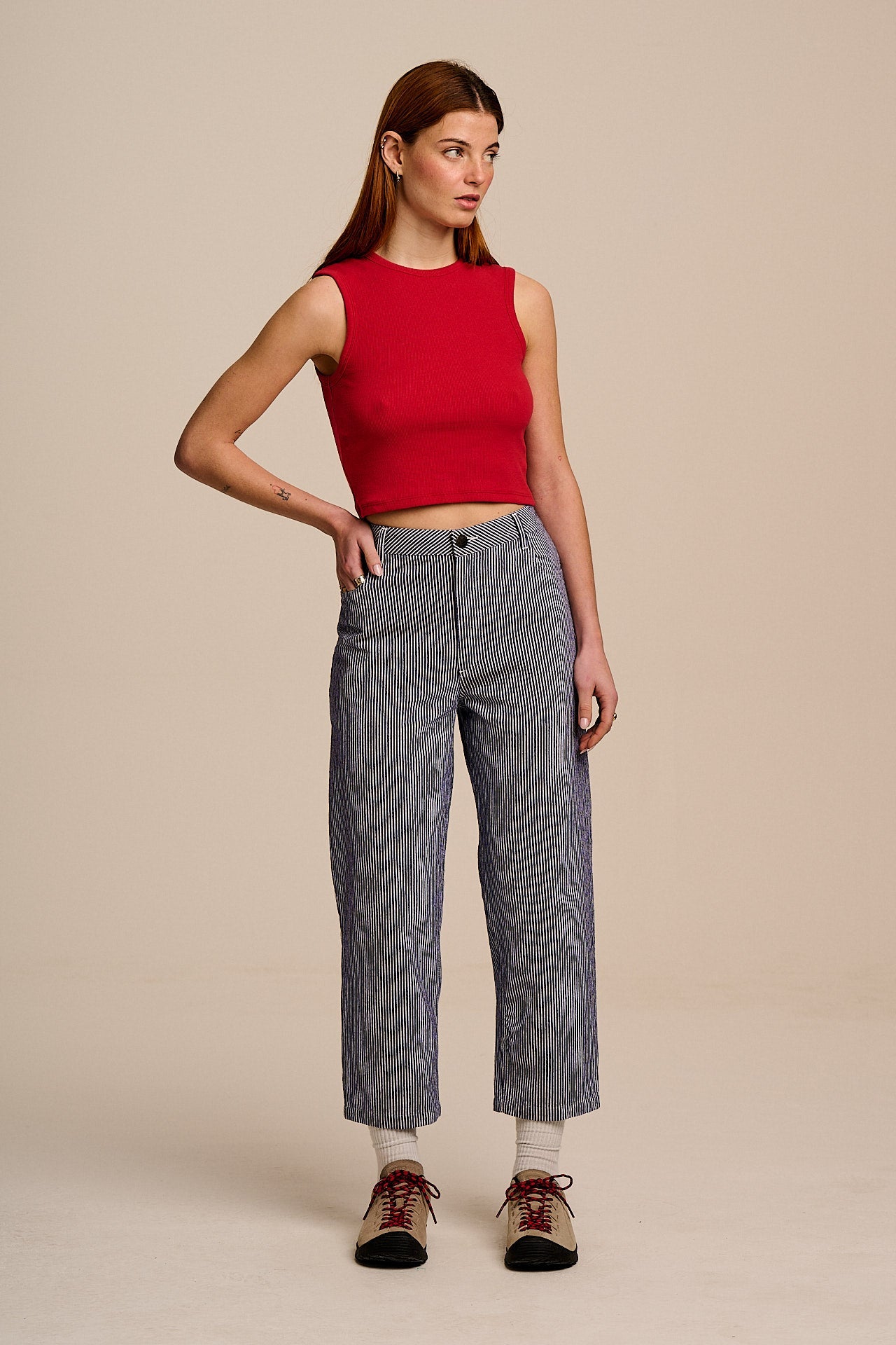 Drew - Cropped Straight Leg Cotton Trousers in Navy Stripe