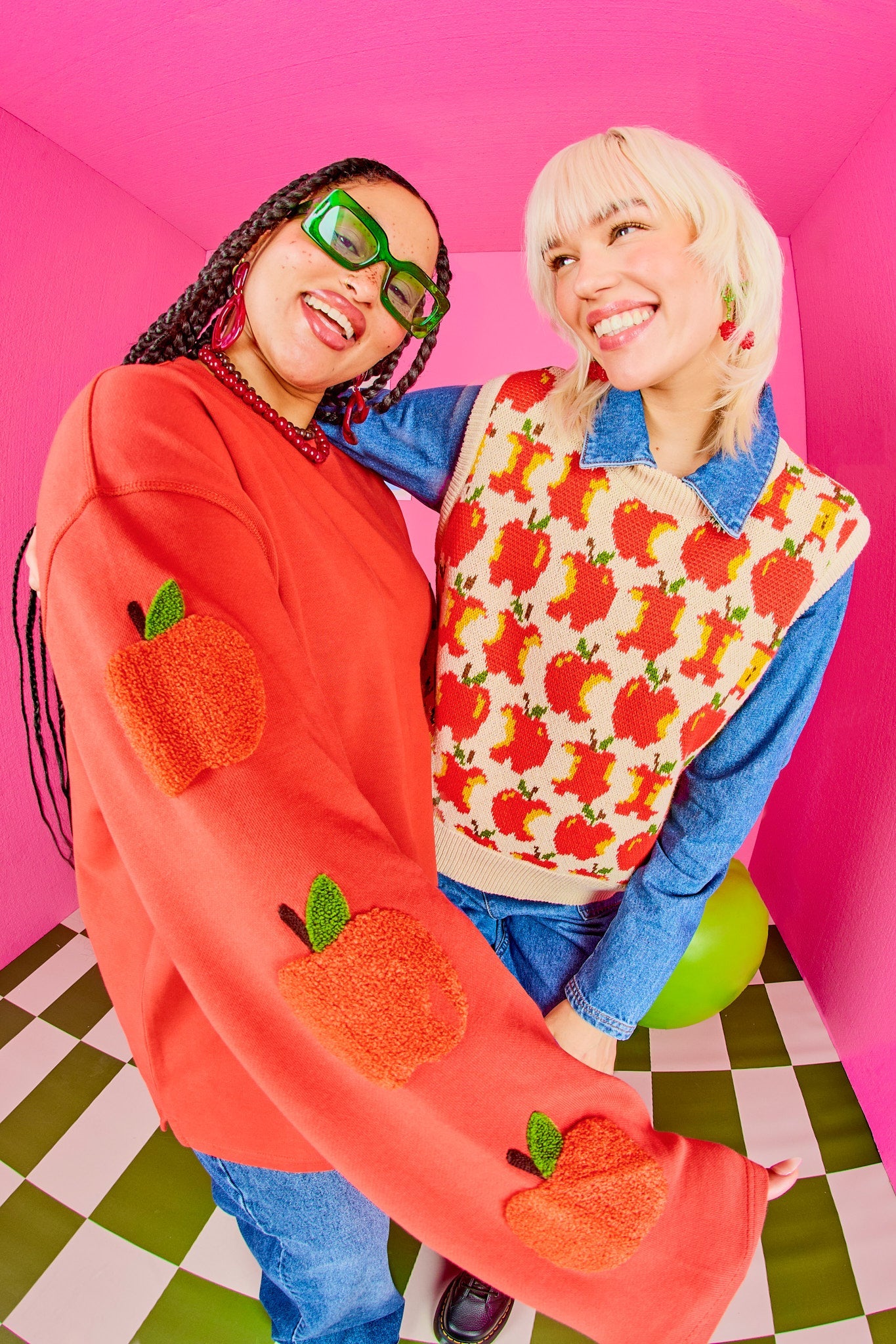 Kai - Midweight Cotton Crew Neck Sweatshirt in Red Apples Motif