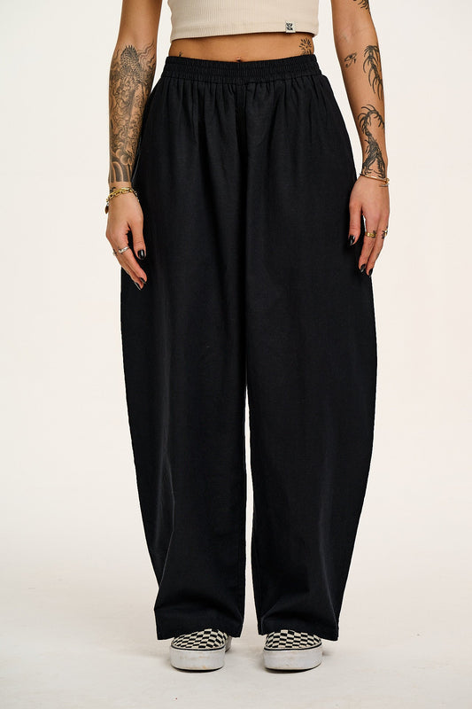 Freddie - Barrel Leg Cotton & Linen Trousers in Black