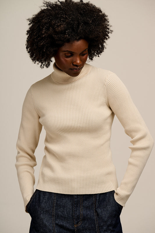 Eva - Cotton Funnel Neck Long Sleeve Top in Pearl