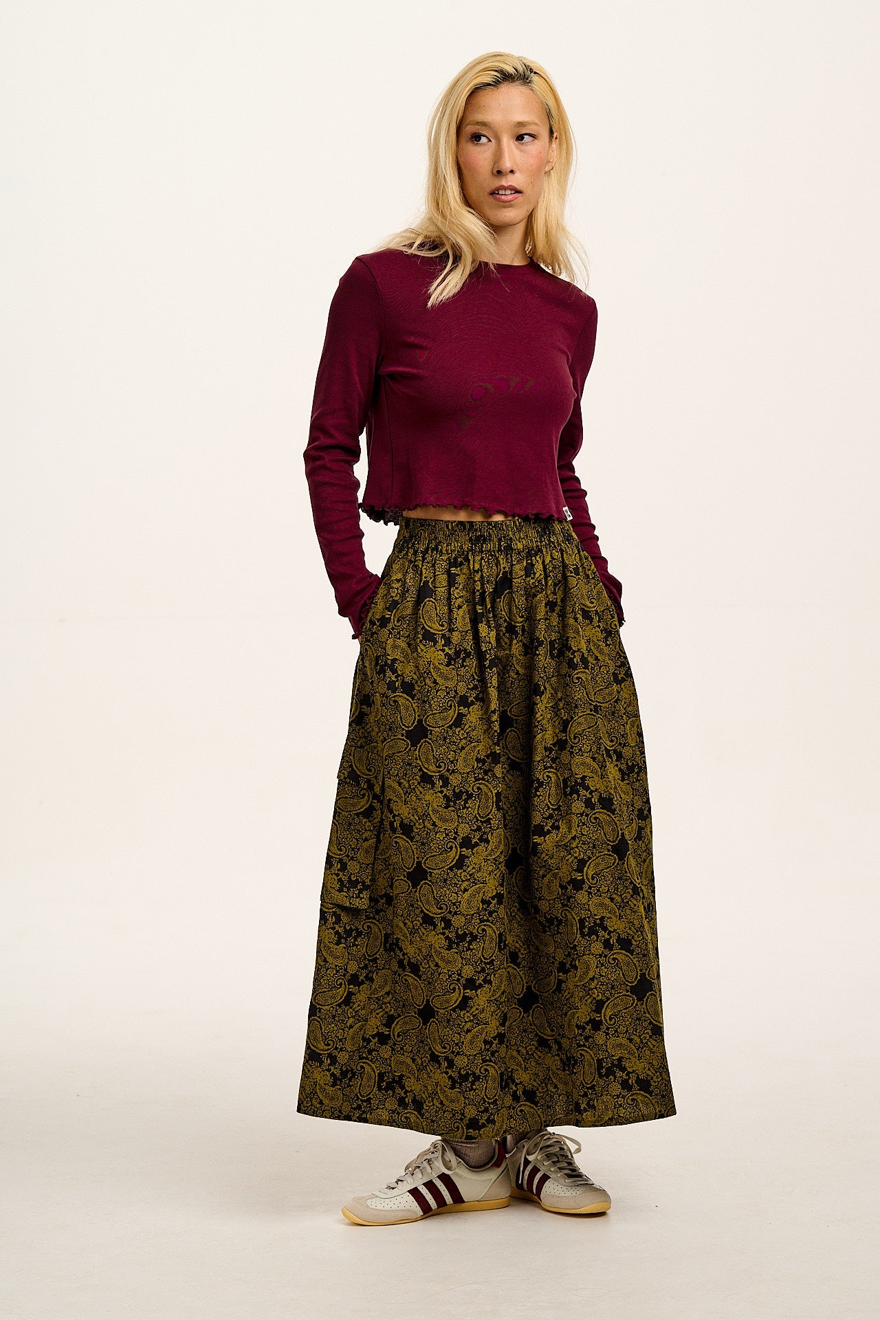 Hansel - Long Sleeve Cotton Crop Top in Wine