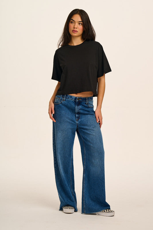 Zayla - Cropped Boxy Tee in Black