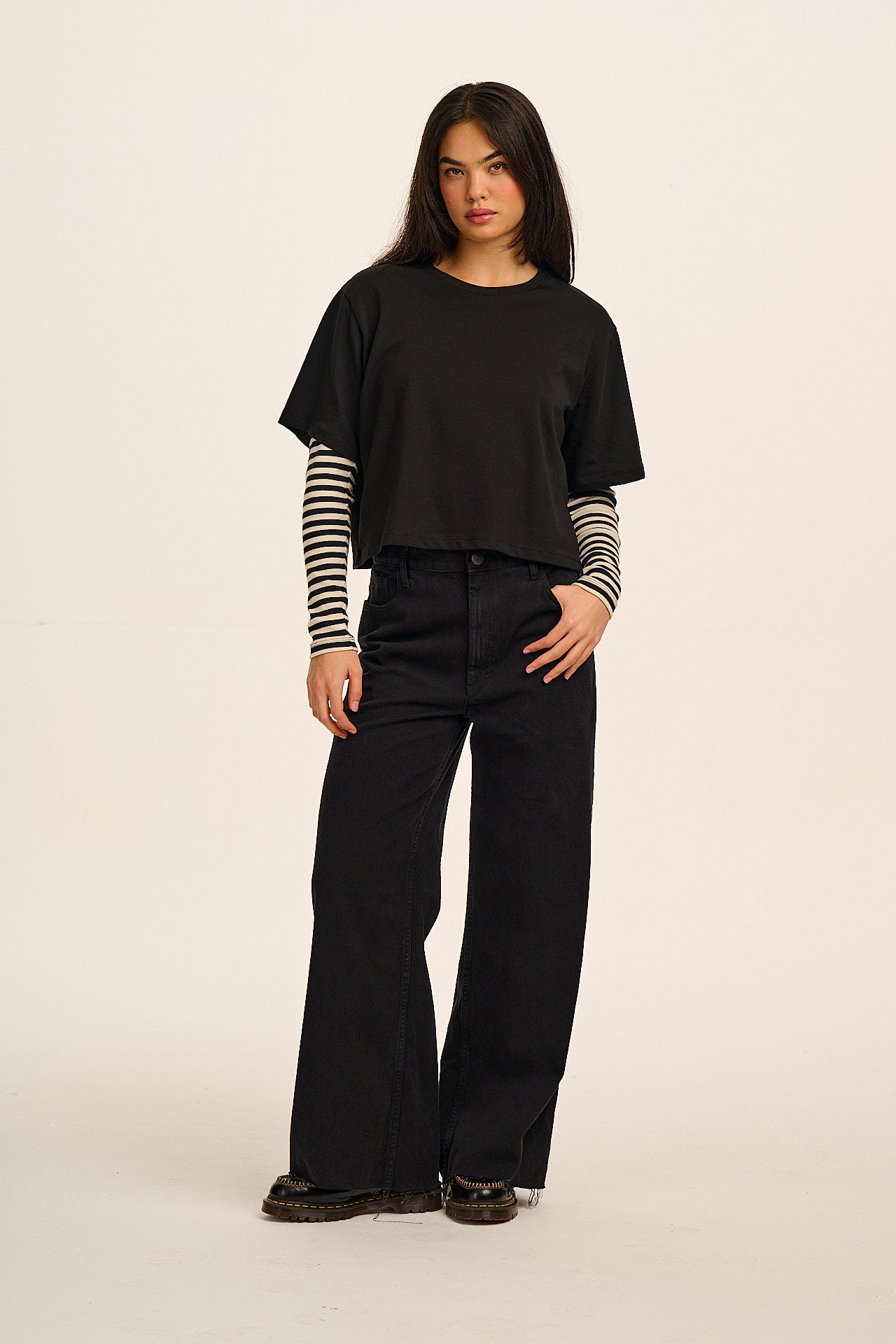 Zayla - Cropped Boxy Tee in Black