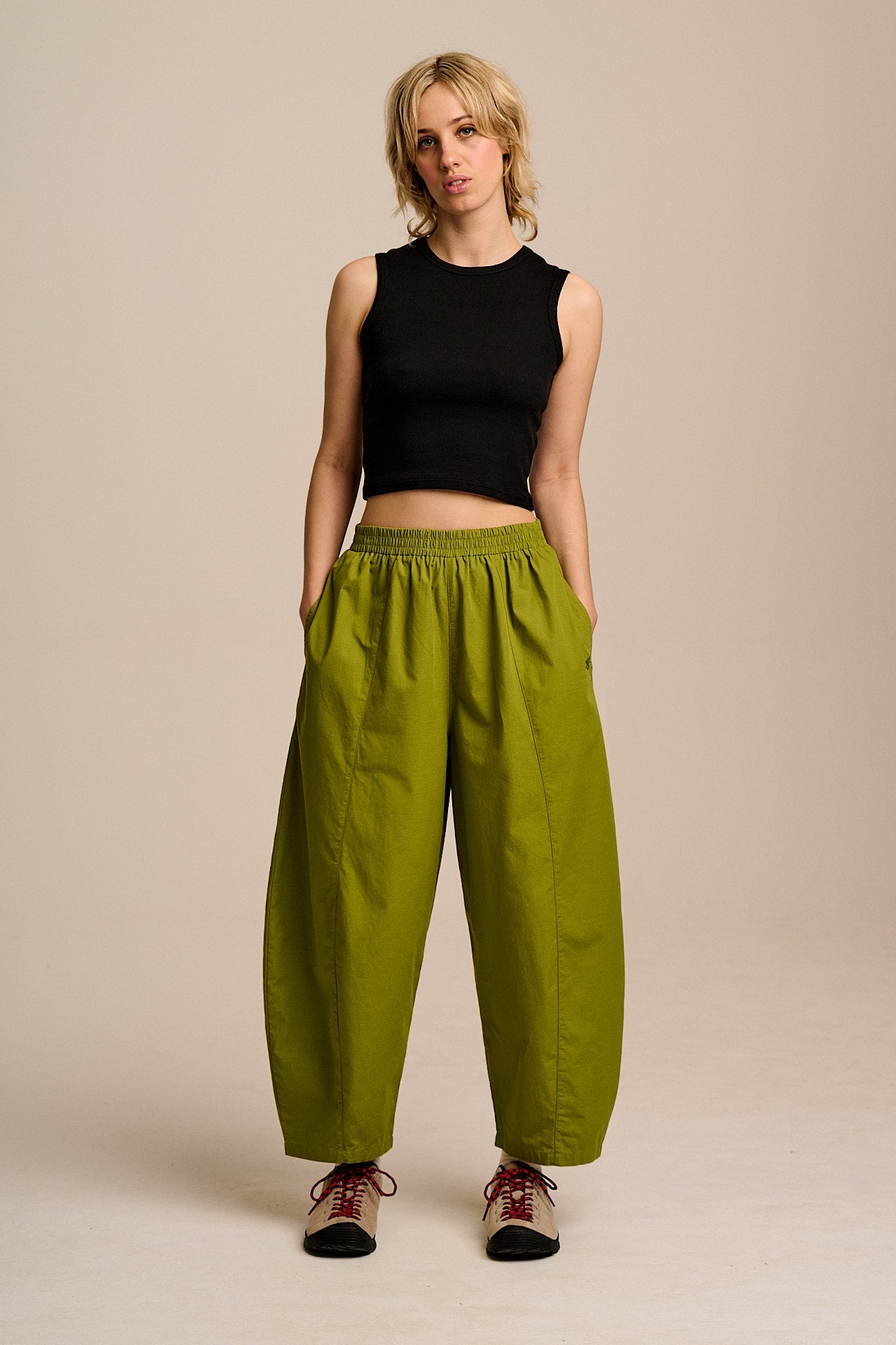 Obregon - Barrel Leg Cotton Trousers in Cypress Green