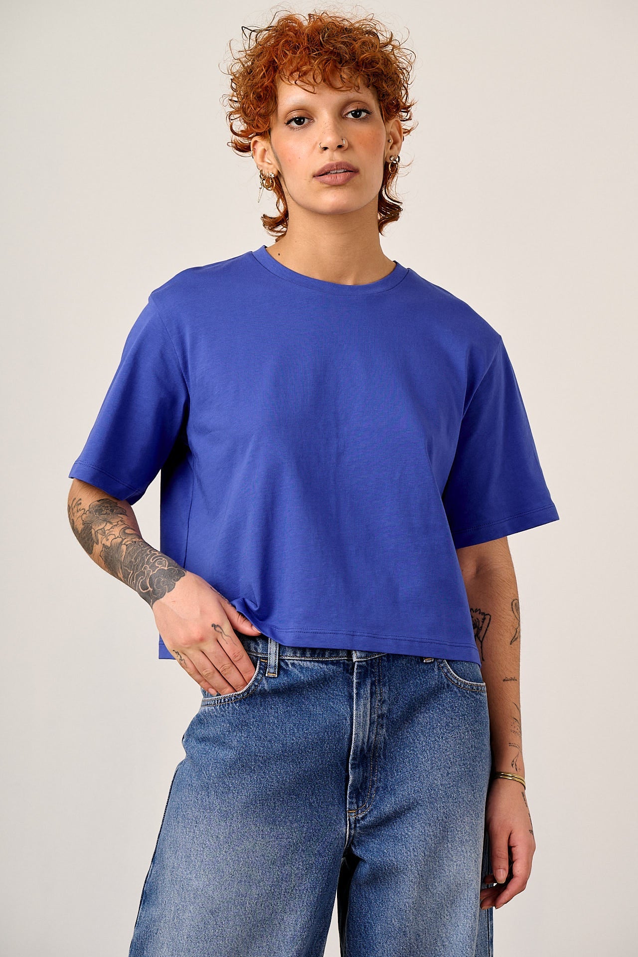 Zayla - Cropped Boxy T-Shirt in Dazzling Blue
