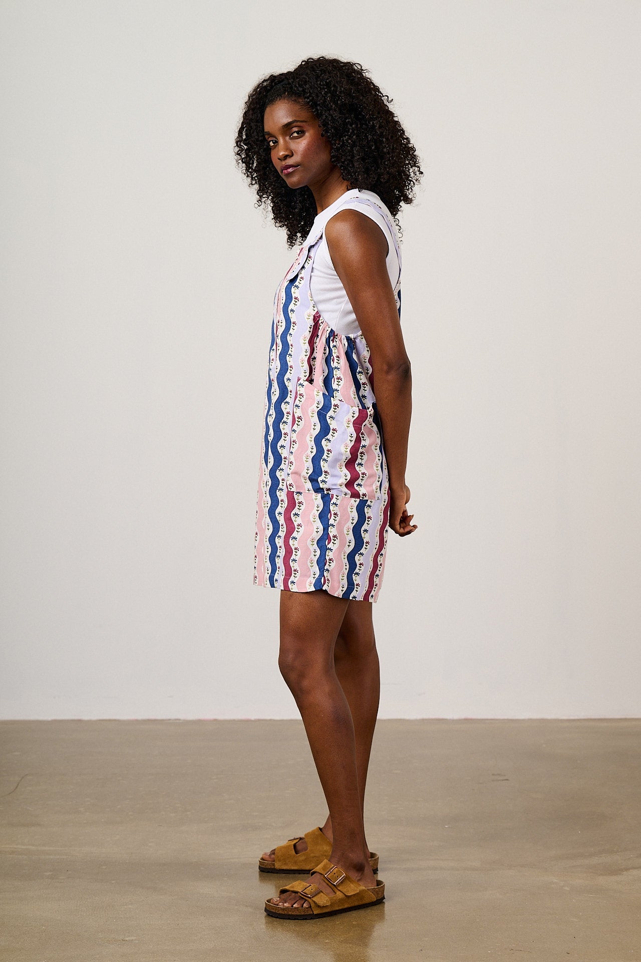 Alya - Viscose Dungaree Shorts in Wavy Floral Stripe