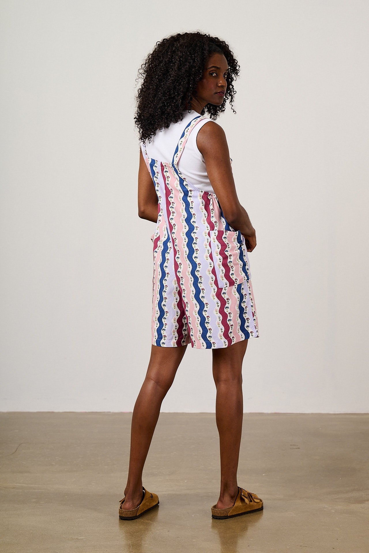 Alya - Viscose Dungaree Shorts in Wavy Floral Stripe