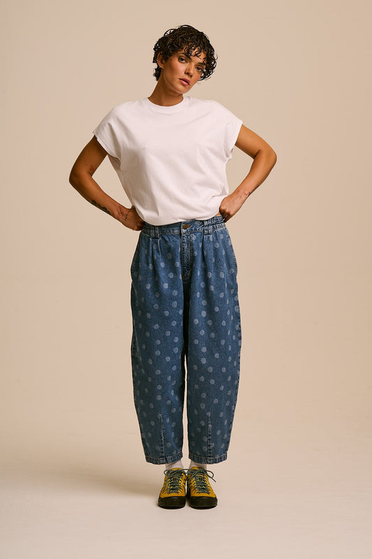 IMPERFECT - Ashby - Denim Barrel Leg Trousers in Midwash Polka Dot