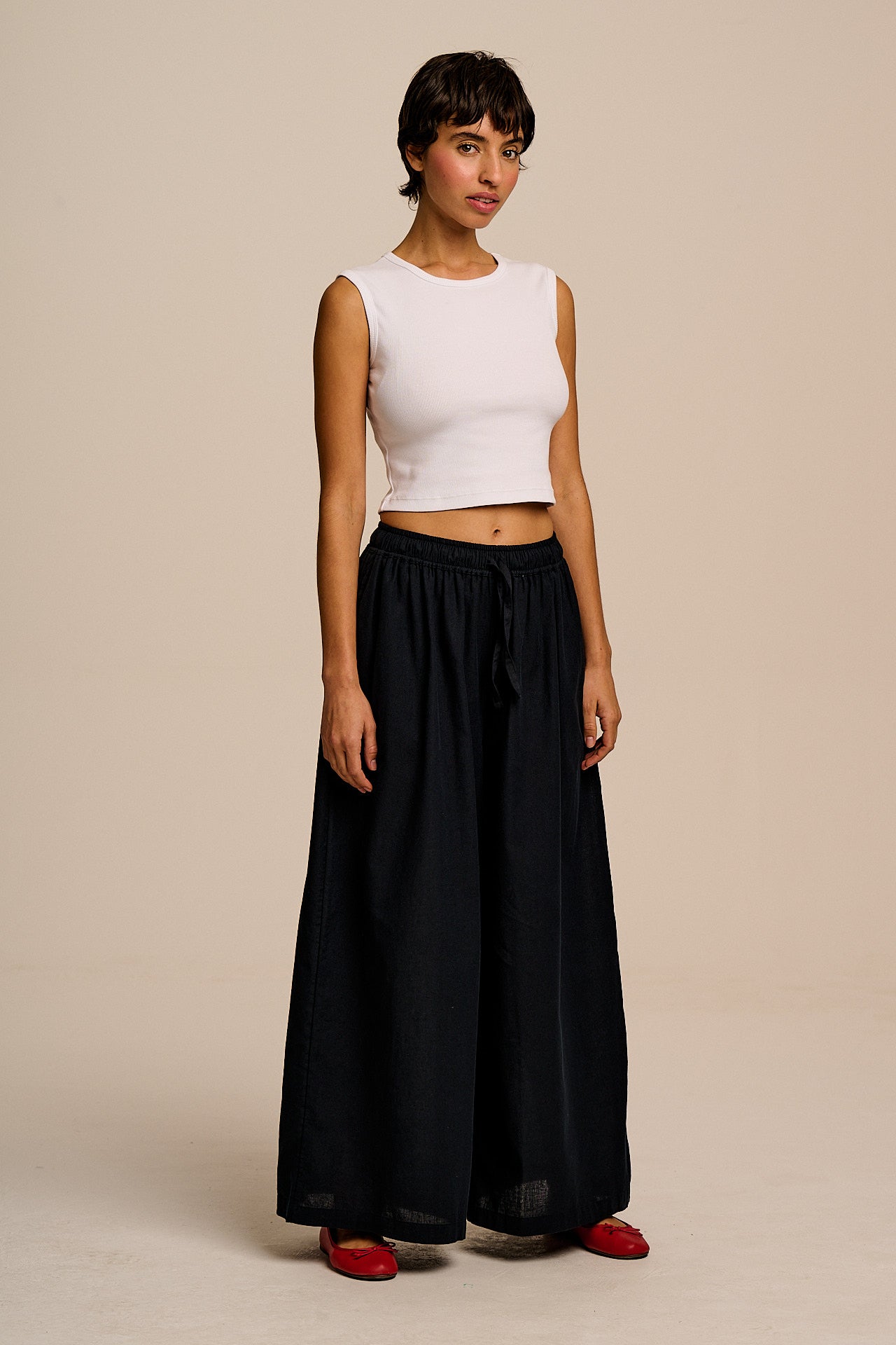 Aster - Cotton & Linen Trousers in Black