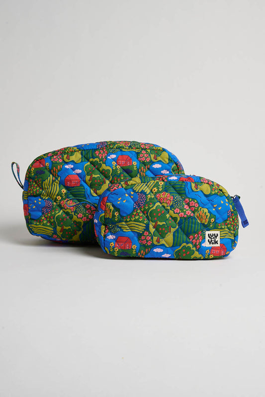 Amaliah - Large Washbag in Farmyard Scene