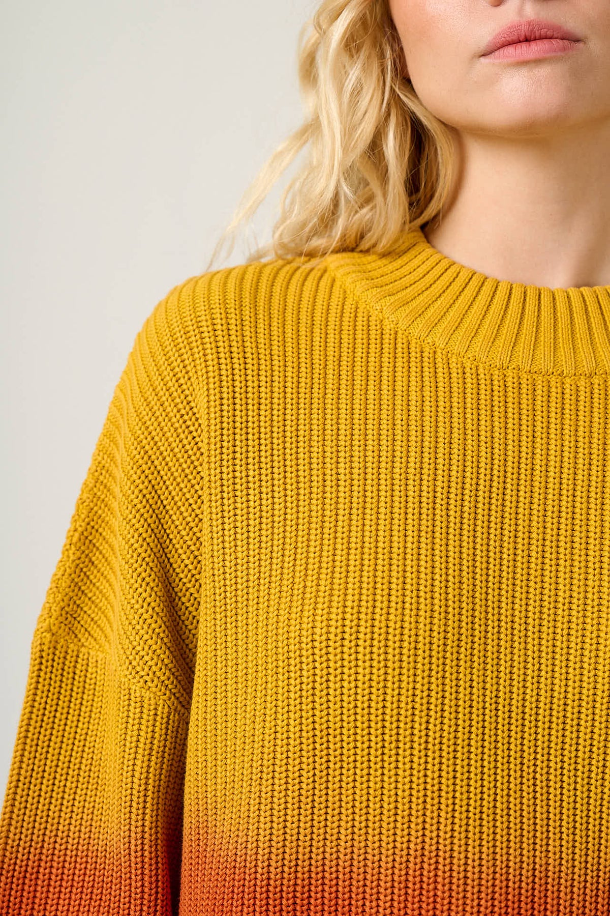 Amari - Oversized Knitted Jumper in Orange Ombre