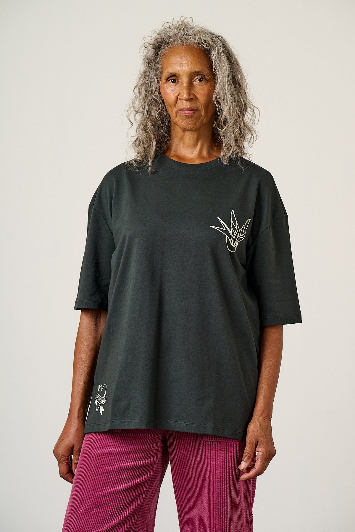 Benny - Oversized Cotton T-Shirt in Charcoal Tattoo Print
