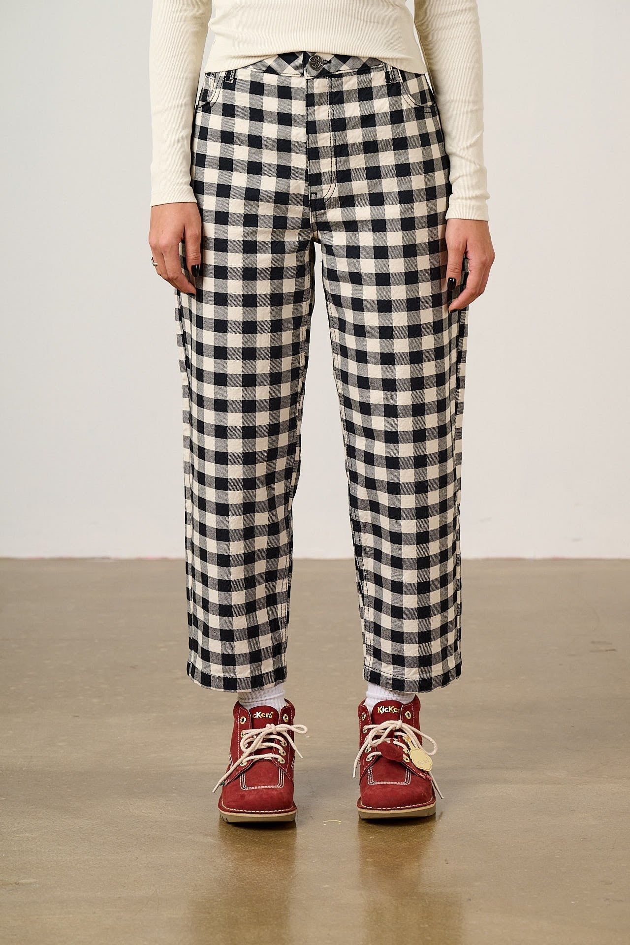 Drew - Cropped Straight Leg Denim Jeans in Black & Ecru Check