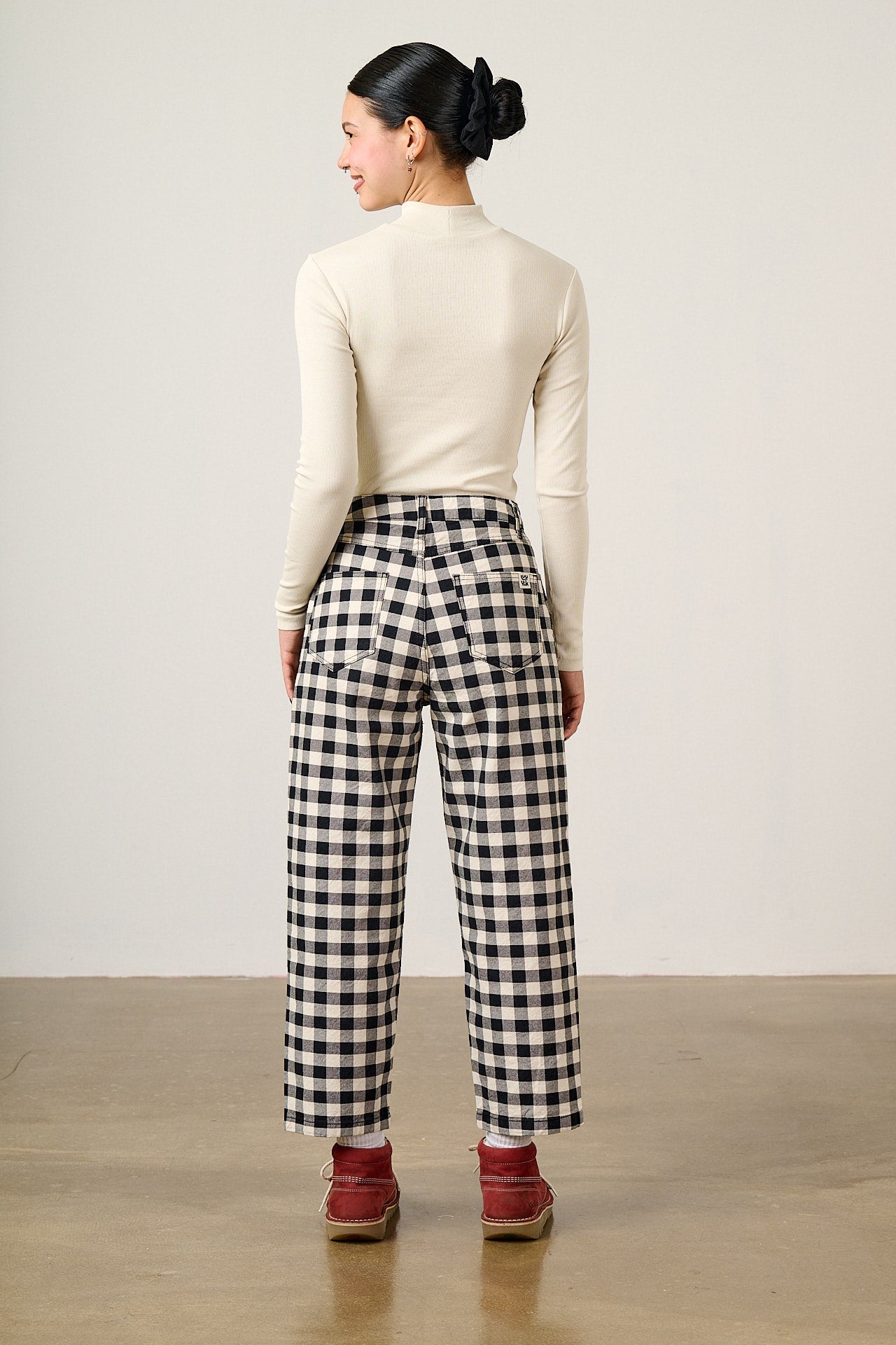 Drew - Cropped Straight Leg Denim Jeans in Black & Ecru Check
