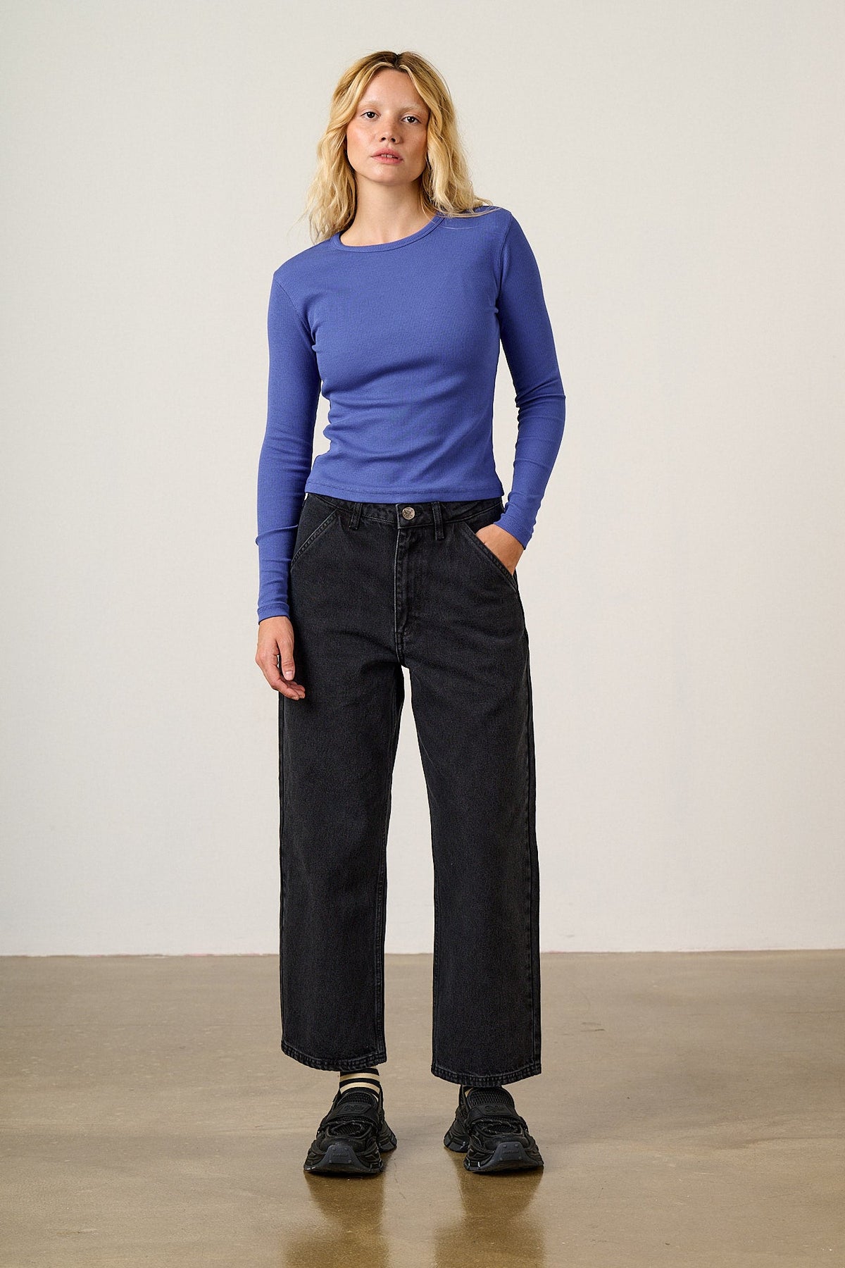 Linden - 90's Straight Leg Jeans in Blackwash
