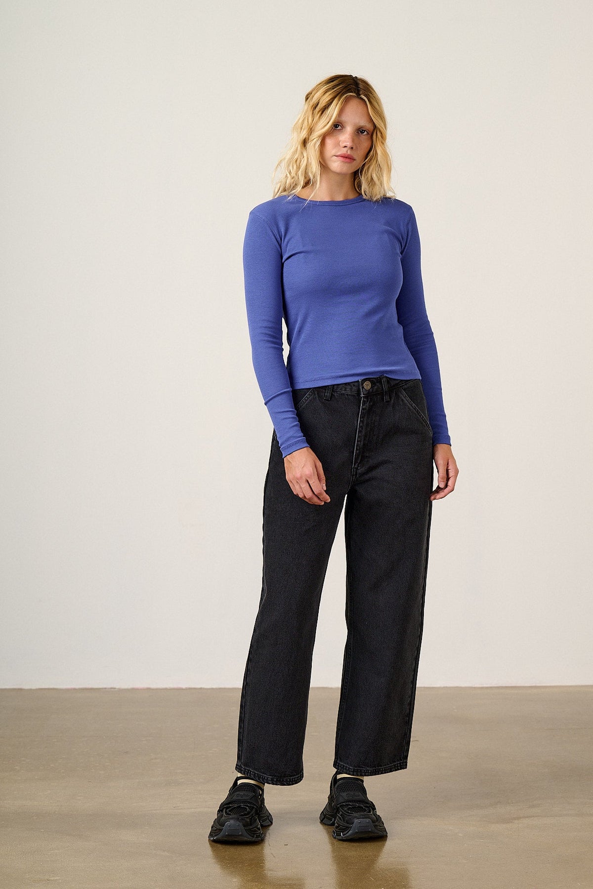 Linden - 90's Straight Leg Jeans in Blackwash