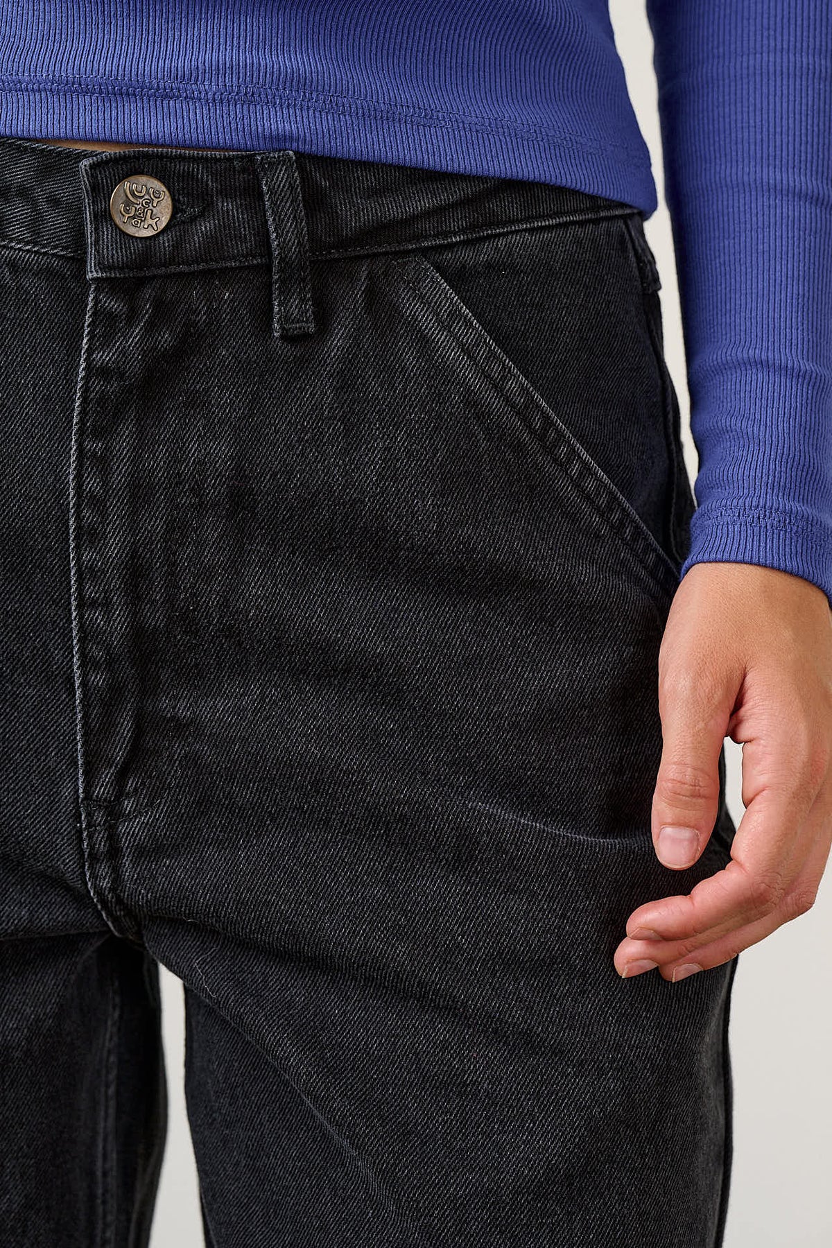 Linden - 90's Straight Leg Jeans in Blackwash