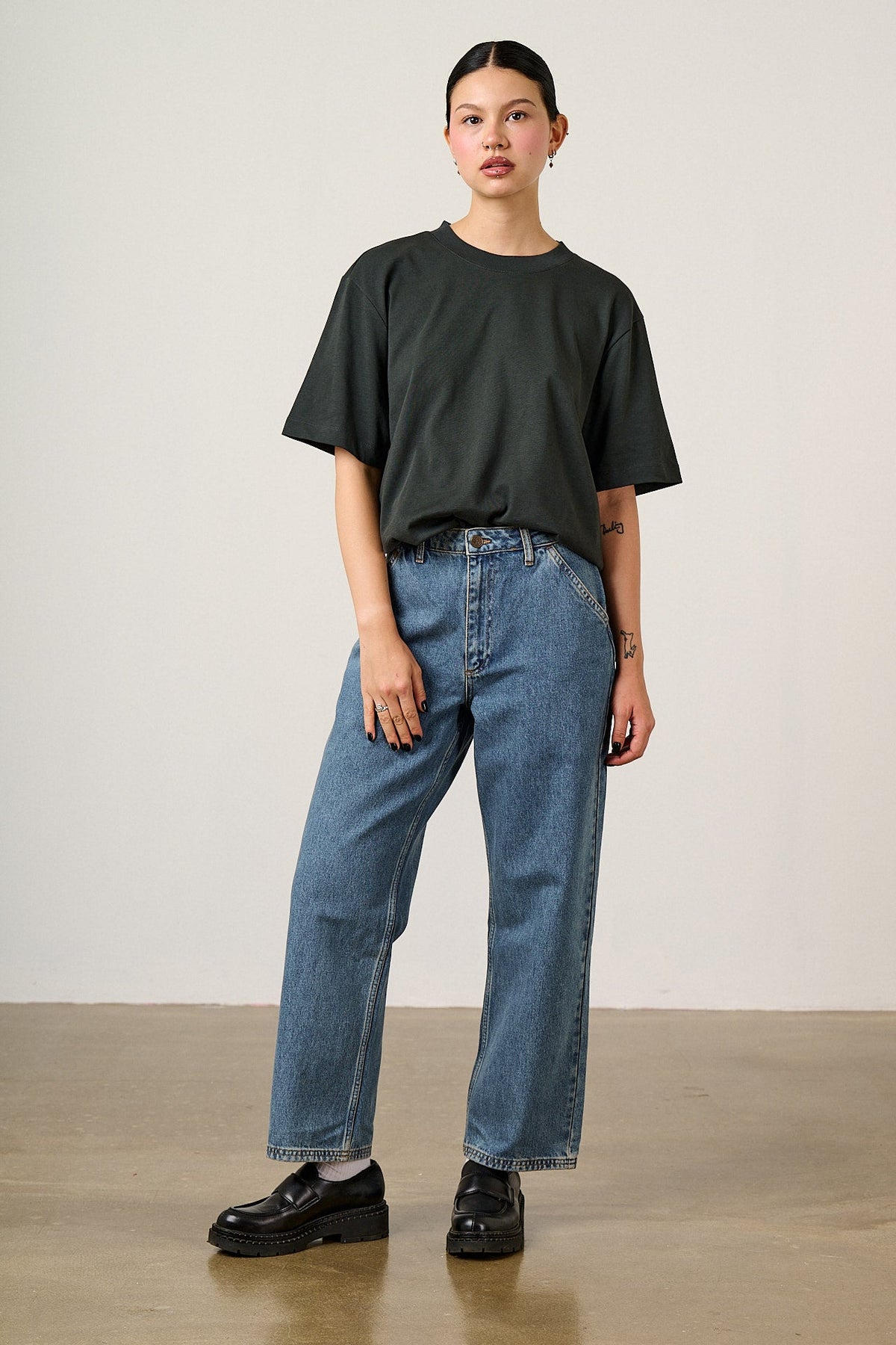Linden -  90's Straight Leg Jeans in Midwash
