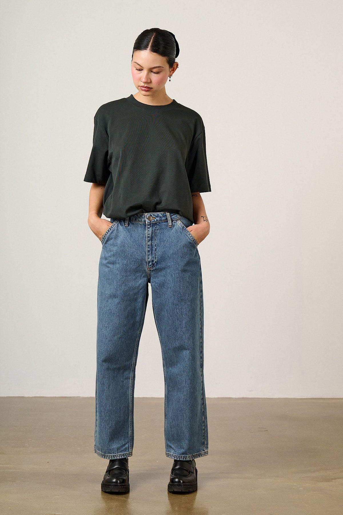 Linden -  90's Straight Leg Jeans in Midwash