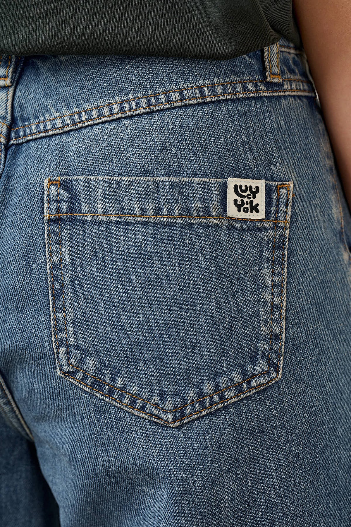 Linden -  90's Straight Leg Jeans in Midwash