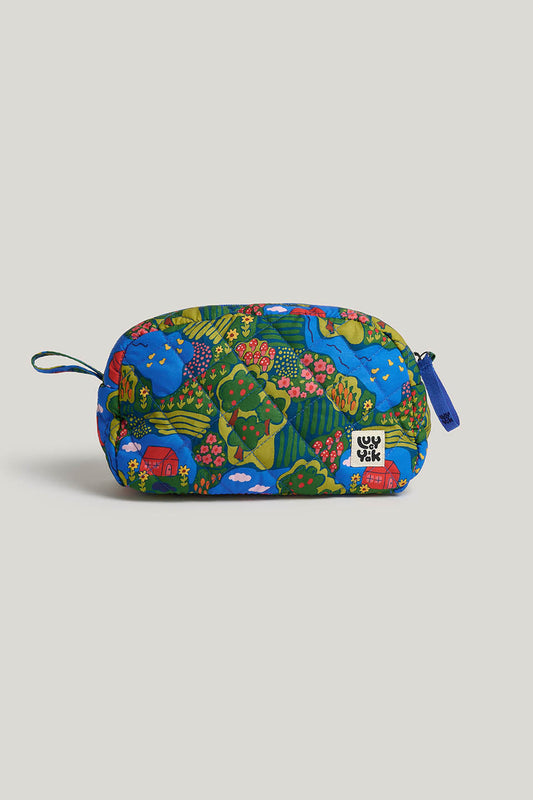 Malina - Small Washbag in Farmyard Scene