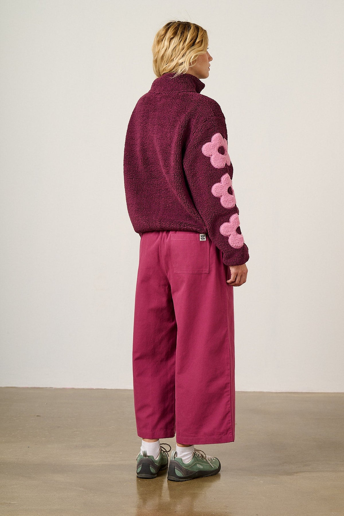 Margot - Borg Fleece with Flower in Pink and Burgundy