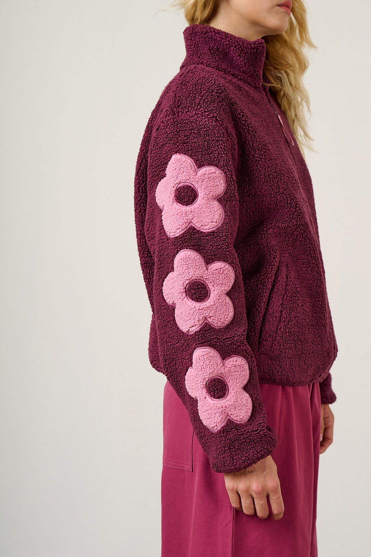 Margot - Borg Fleece with Flower in Pink and Burgundy