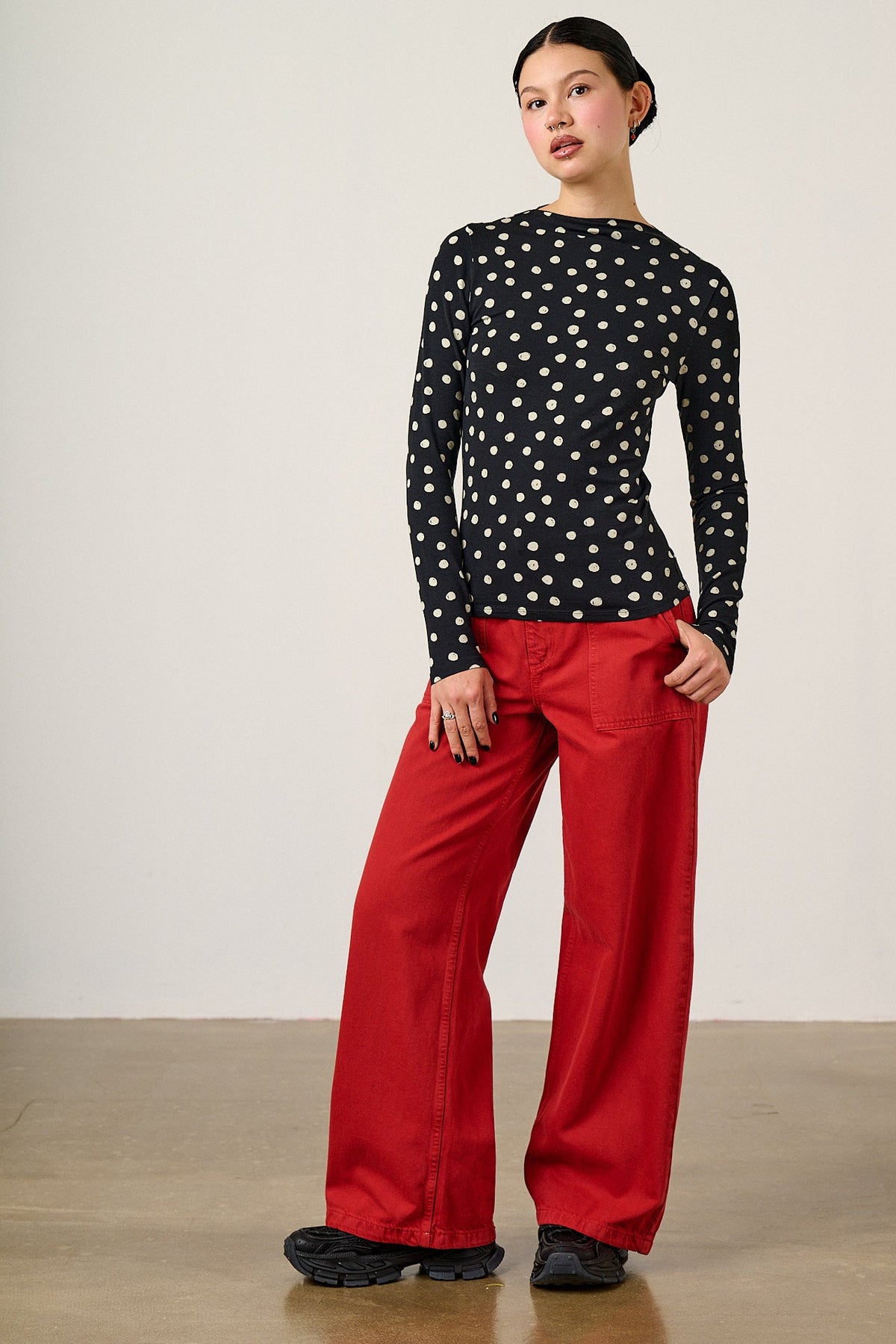 Sara - Mock Neck Viscose Top in Polka Dot