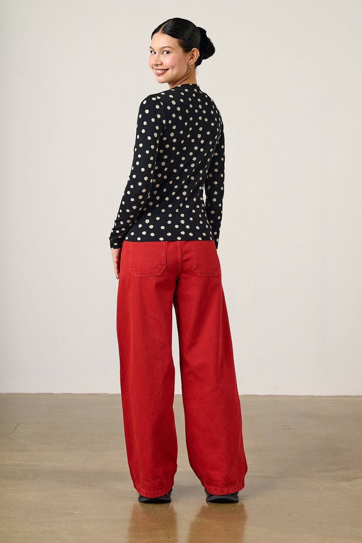Sara - Mock Neck Viscose Top in Polka Dot