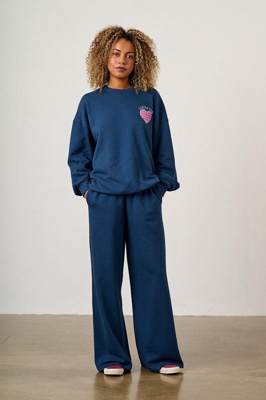 Sutton - Organic Cotton Blend Sweatshirt in Love Heart Applique