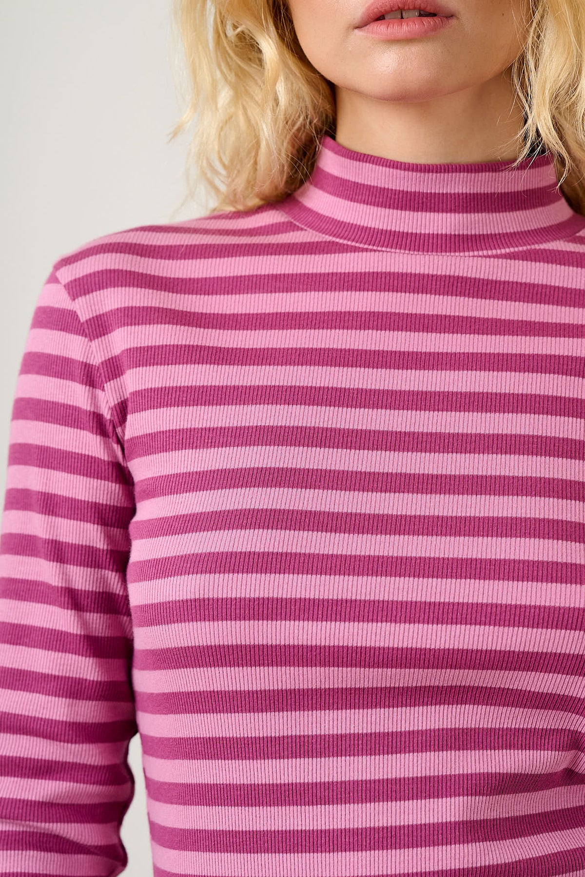 Tia - Cotton Ribbed Funnel Neck in Beetroot Stripe