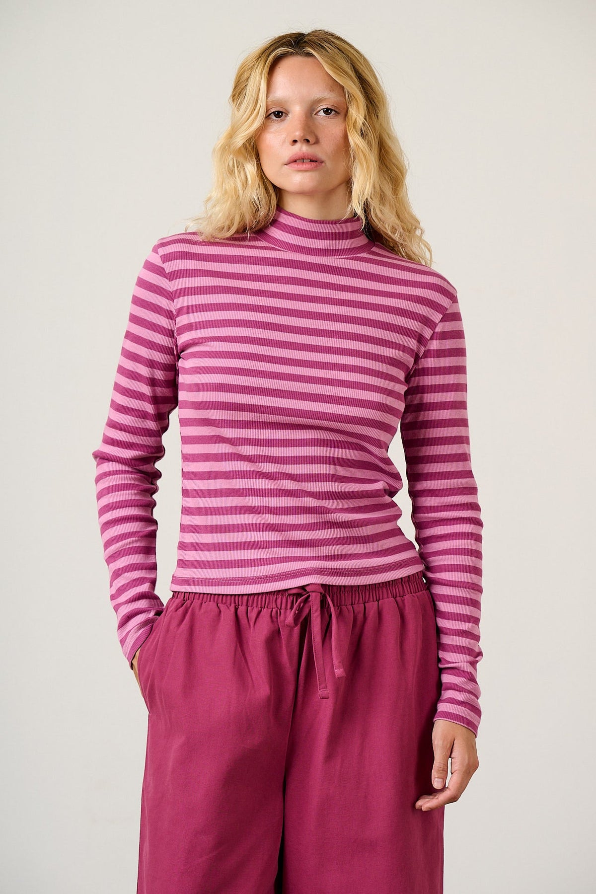 Tia - Cotton Ribbed Funnel Neck in Beetroot Stripe