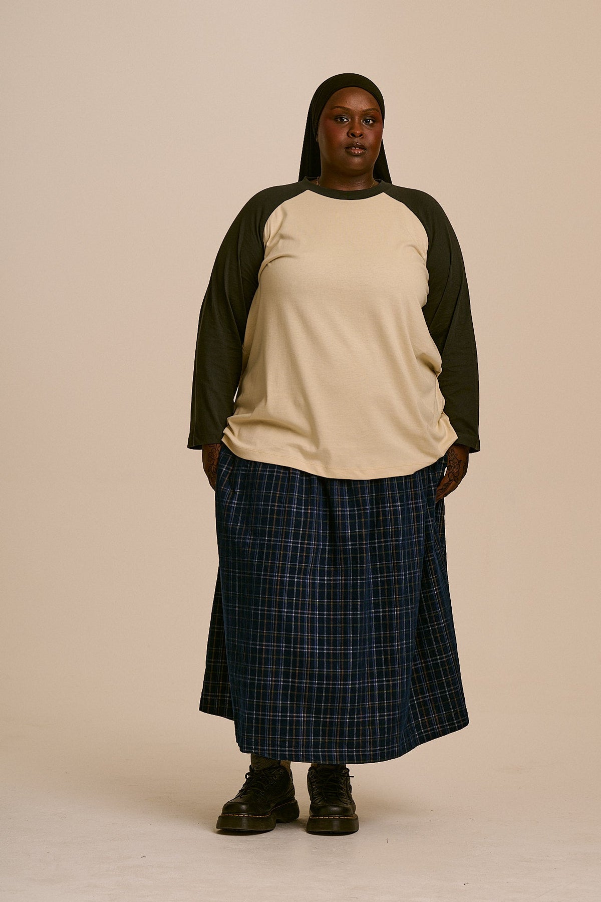 Bennett - Oversized Organic Cotton Raglan Tee in Ecru & Black