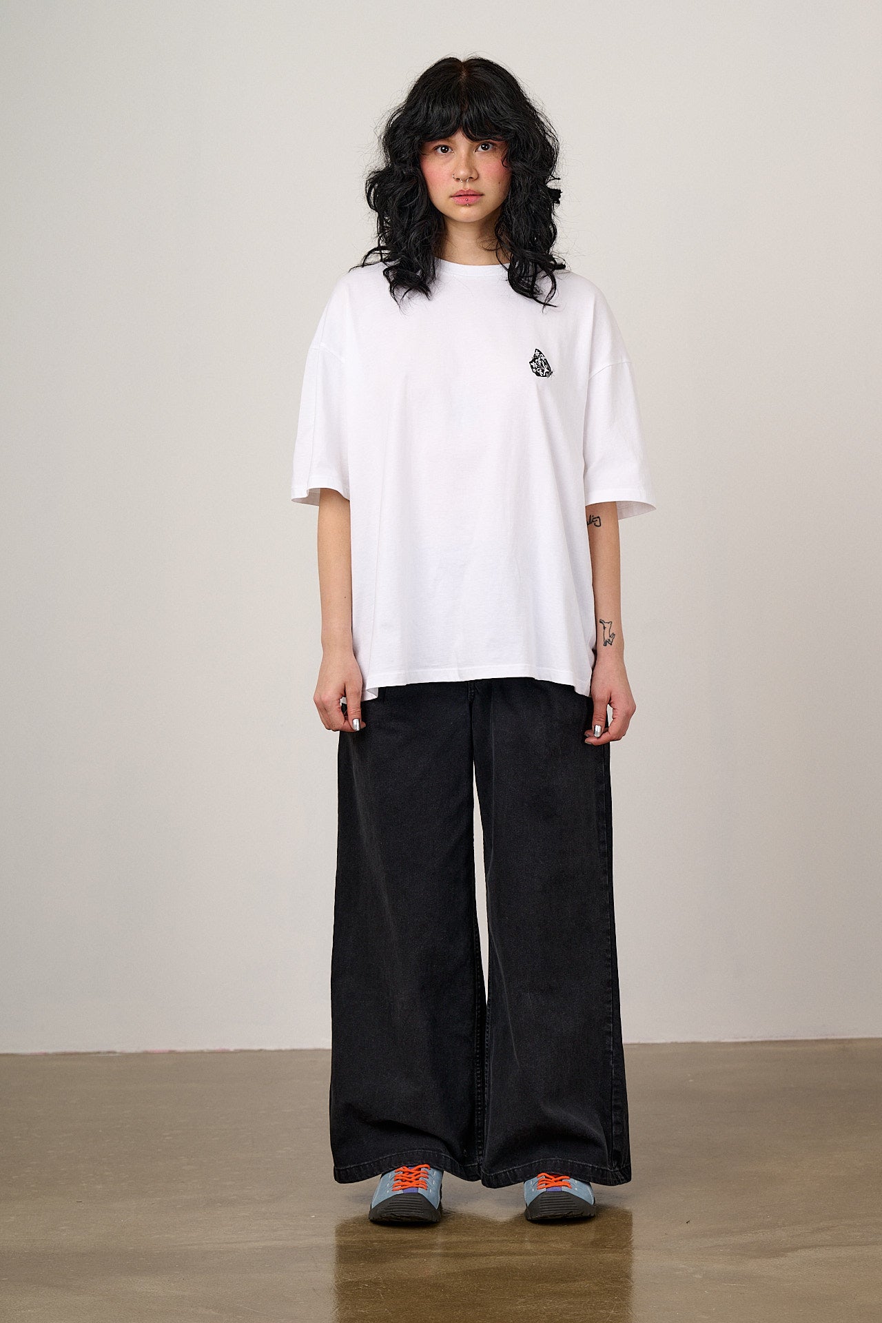 Benny - Oversized Cotton T-Shirt in White with Butterfly Print