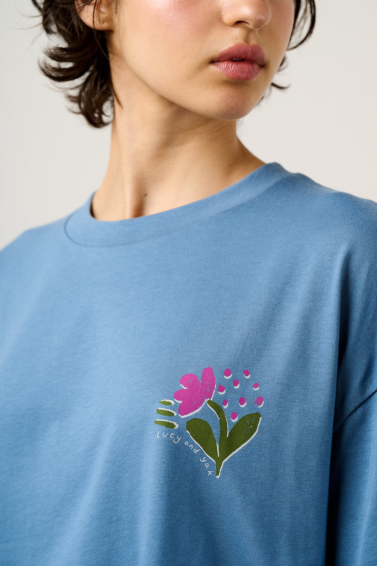 Benny - Oversized Cotton T-Shirt in Navy Retro Picnic Graphic