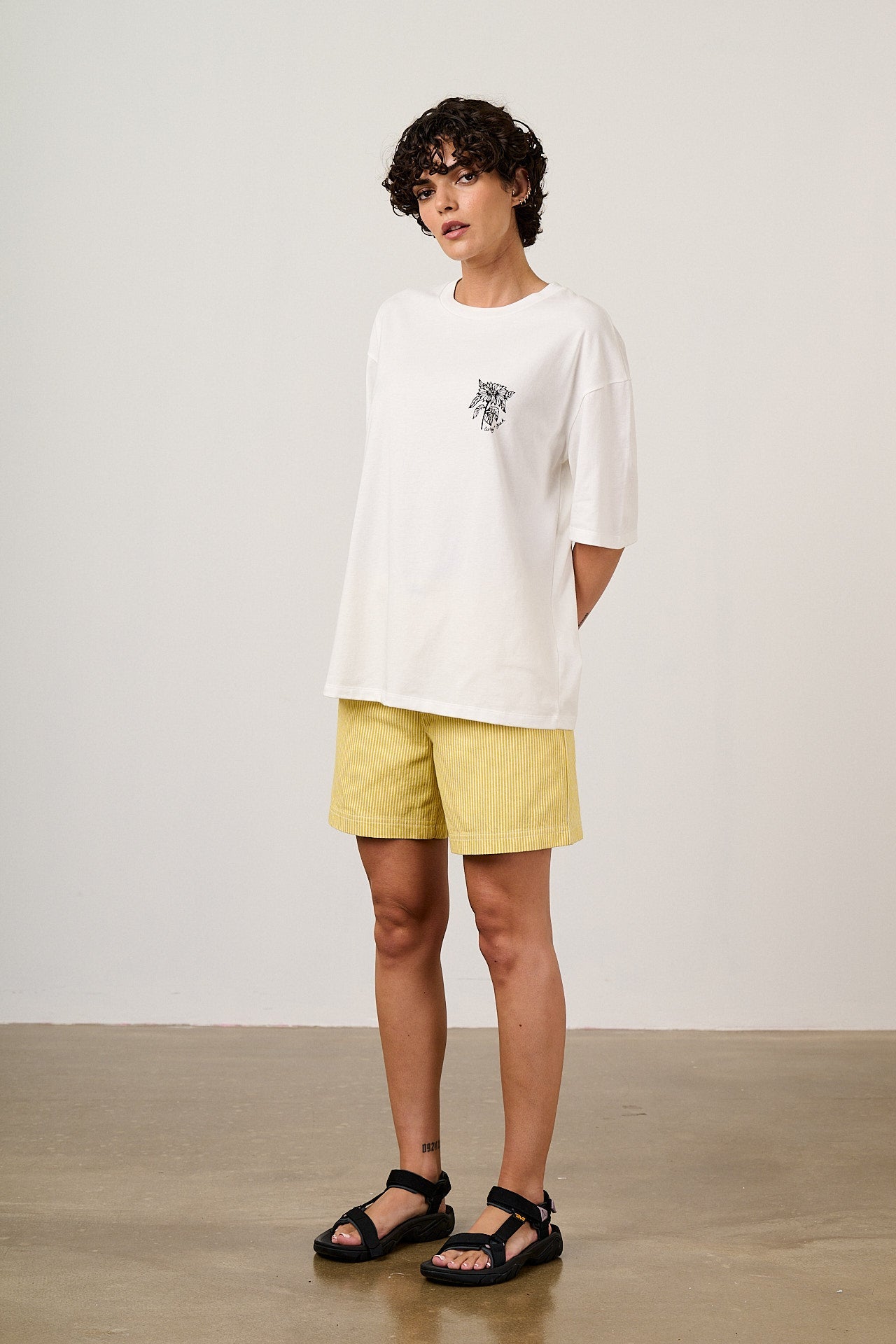 Benny - Oversized Cotton T-Shirt in Ecru Sunflower Print
