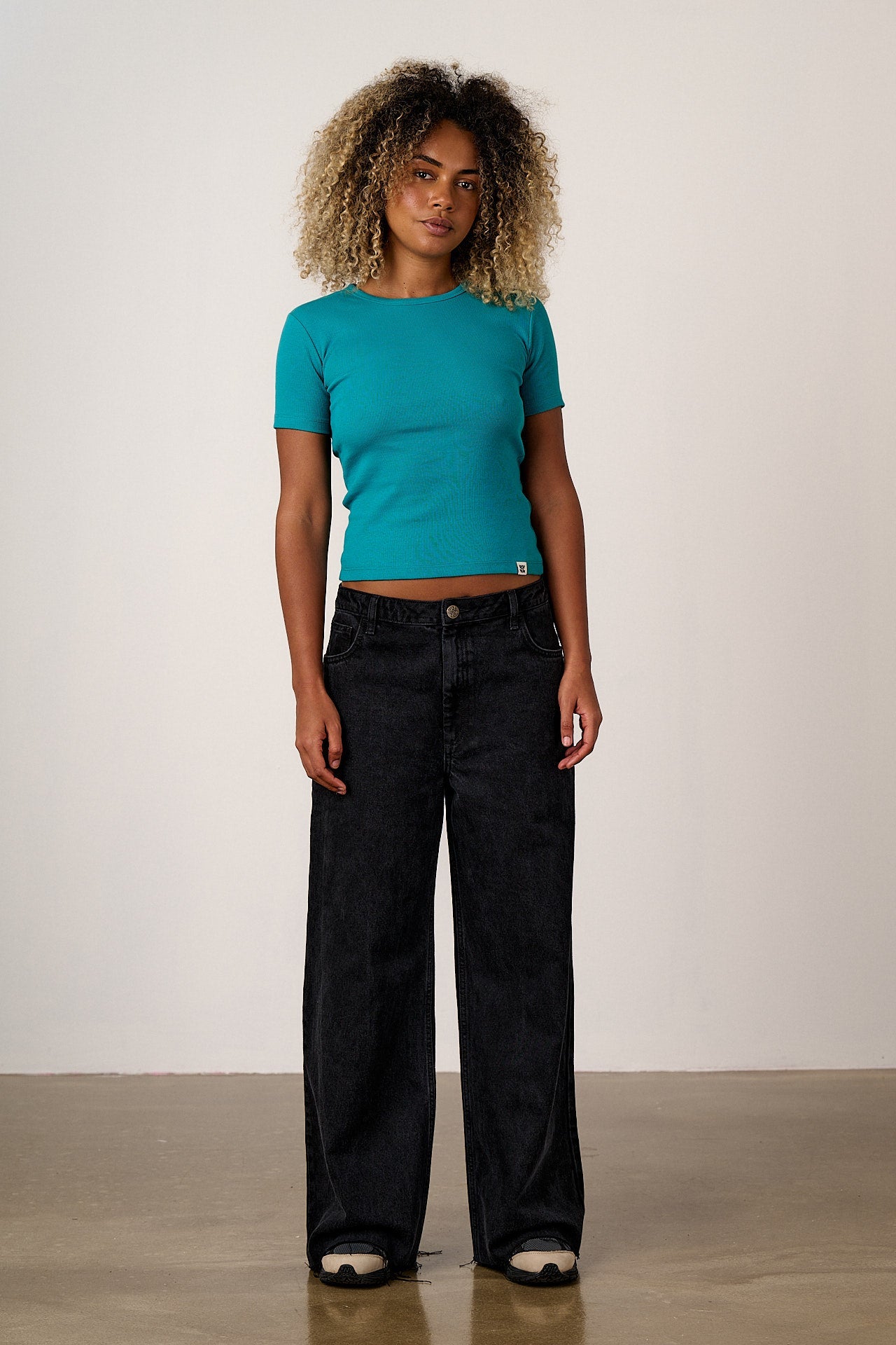 Carter - High Waisted Denim Jeans in Washed Black – Lucy & Yak US