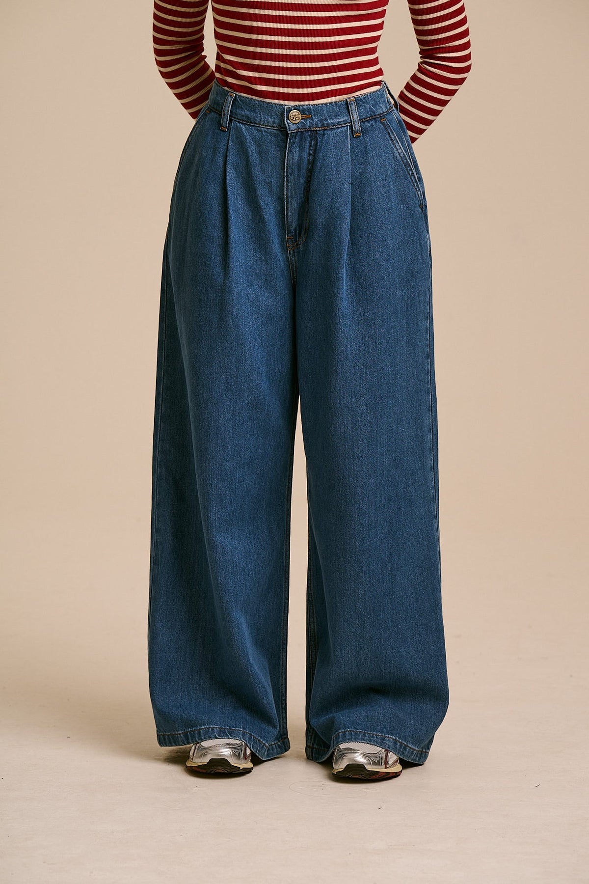 Cole 'New Improved Fit' - Organic Denim Wide Leg Jeans in Mid Wash Blue