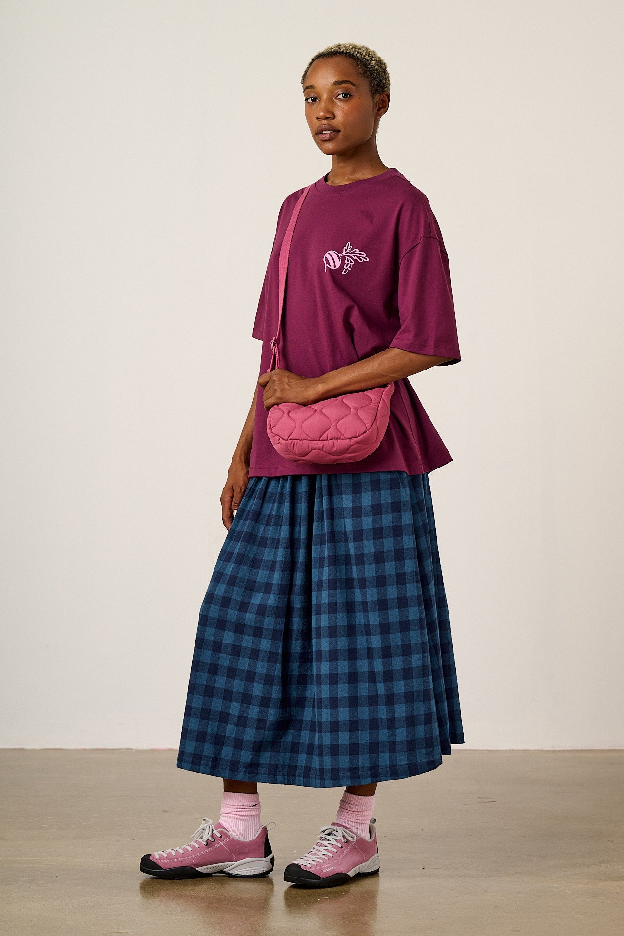 Benny - Oversized Cotton T-Shirt in Burgundy Autumn Veggies Print