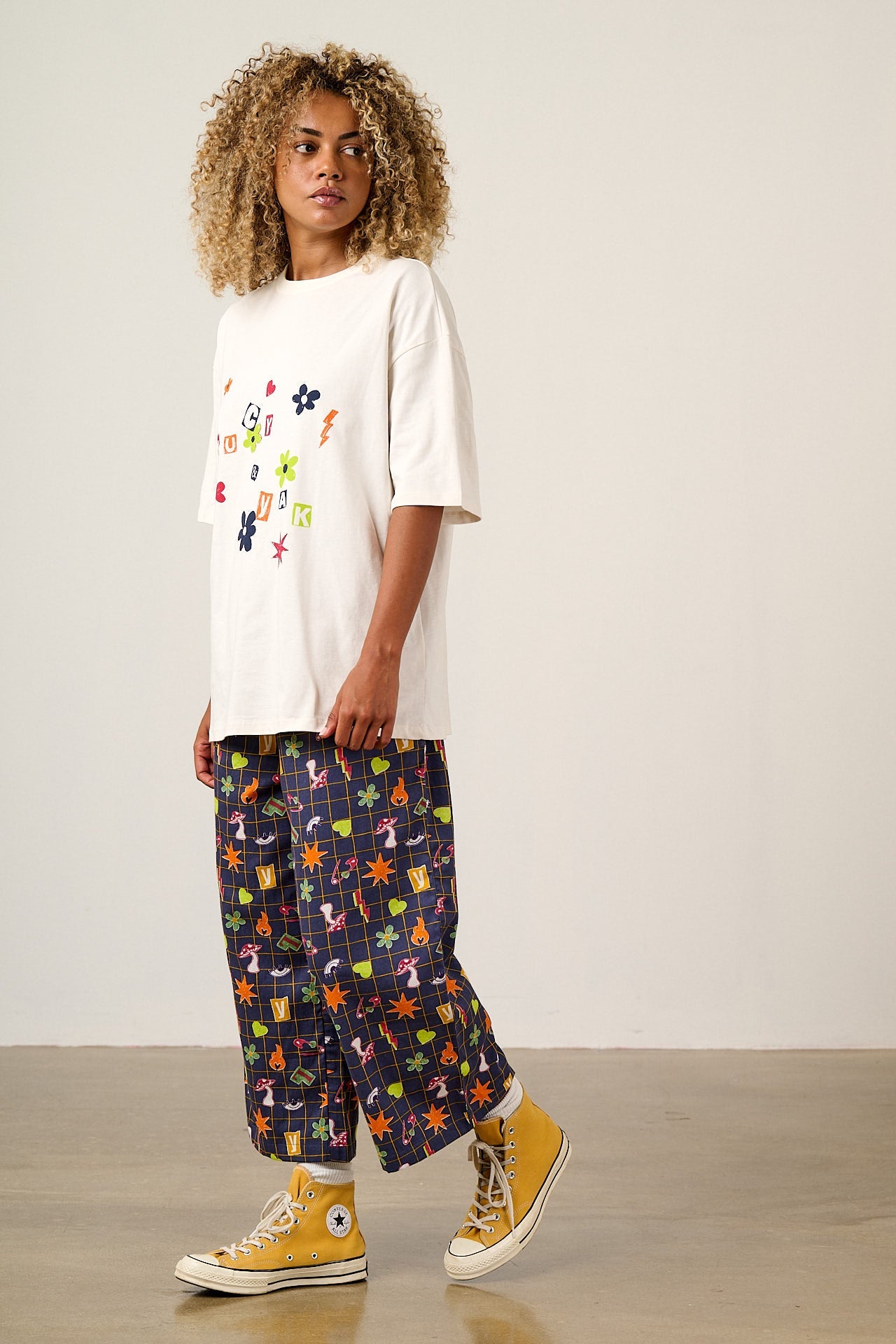 Benny - Oversized Cotton T-Shirt in Punk Scribbled Floral Graphic