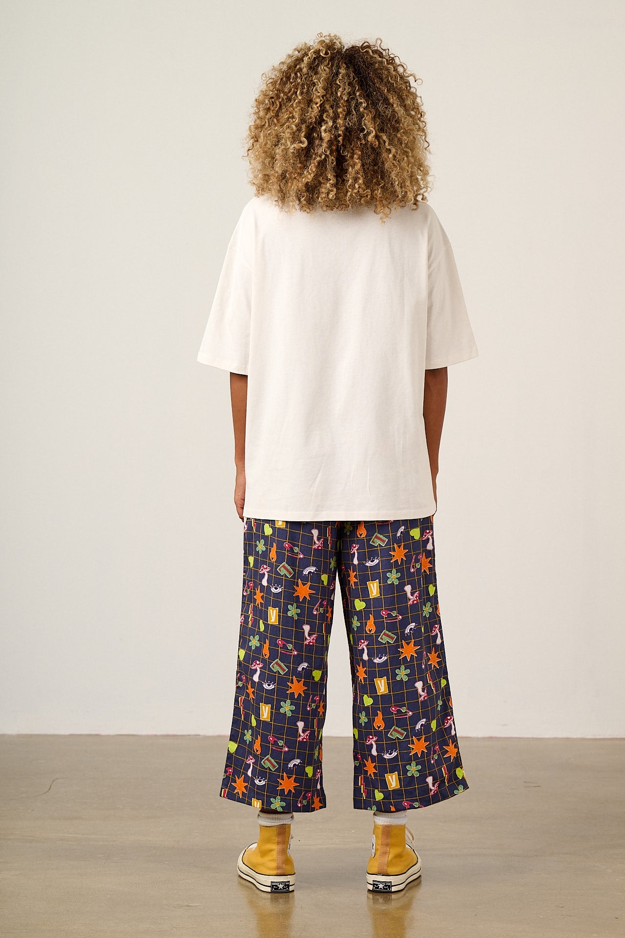 Benny - Oversized Cotton T-Shirt in Punk Scribbled Floral Graphic