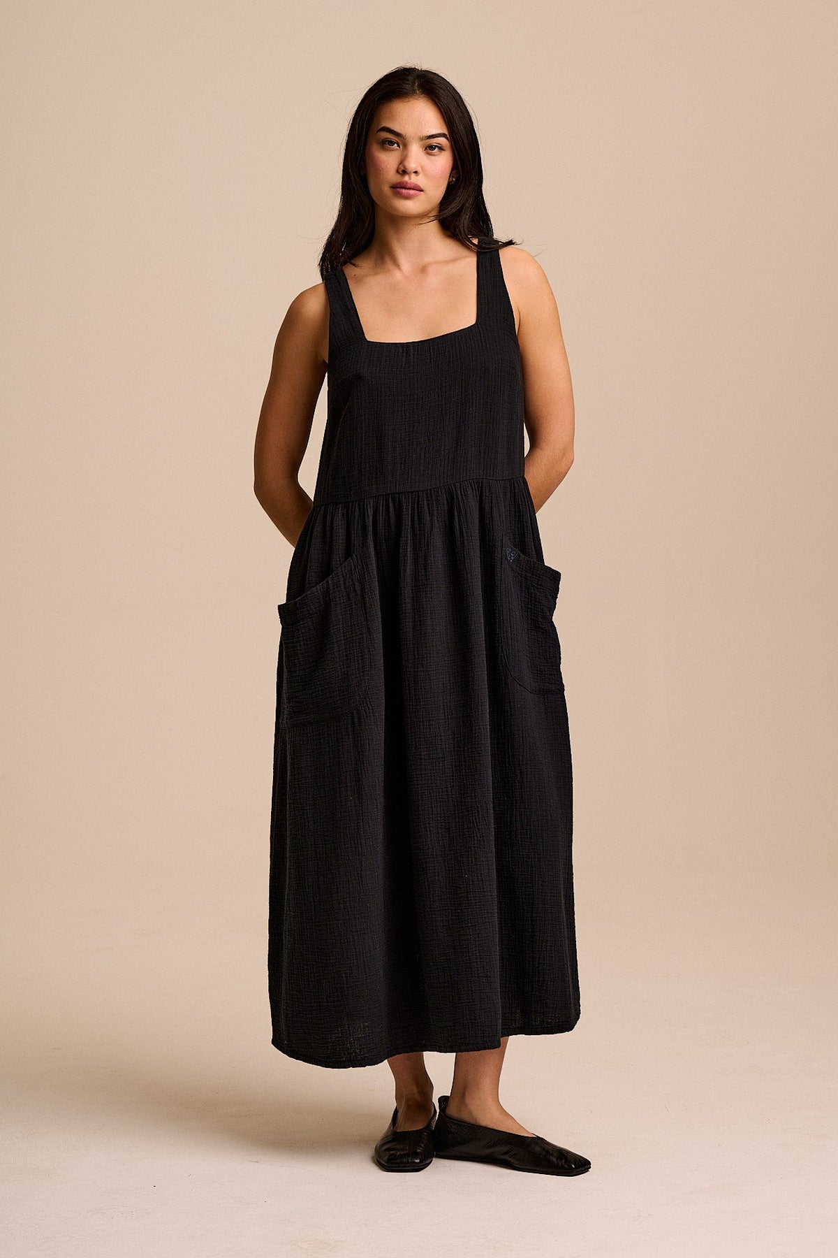 lucy and yak midi dress The sun dress you need for when the sun *eventually* arrives Midi length A-line style Pockets (duh!) Adjustable straps Lightweight & floaty Made from 100% GOTS Certified Organic Cotton
