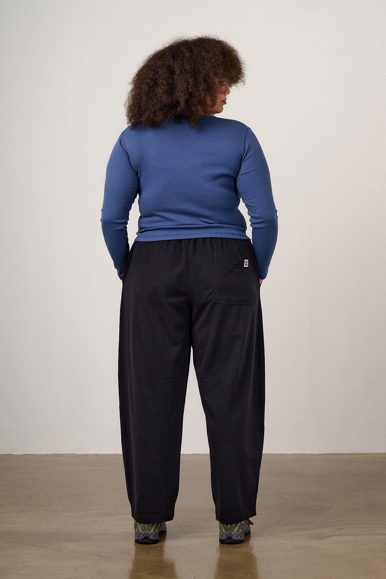 Freddie - Barrel Leg Cotton Trouser in Black