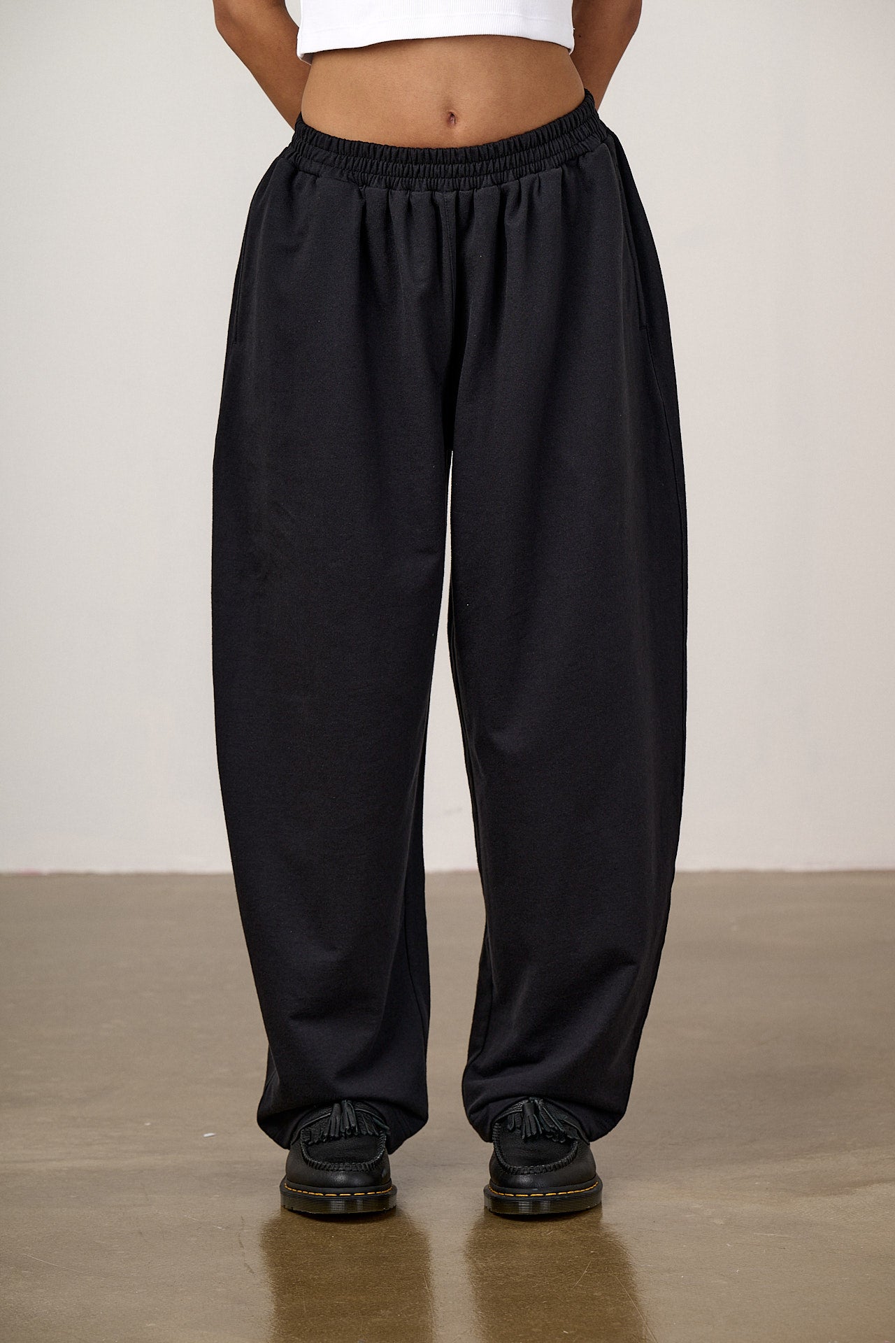 Freddie - Barrel Leg Cotton Trouser in Black