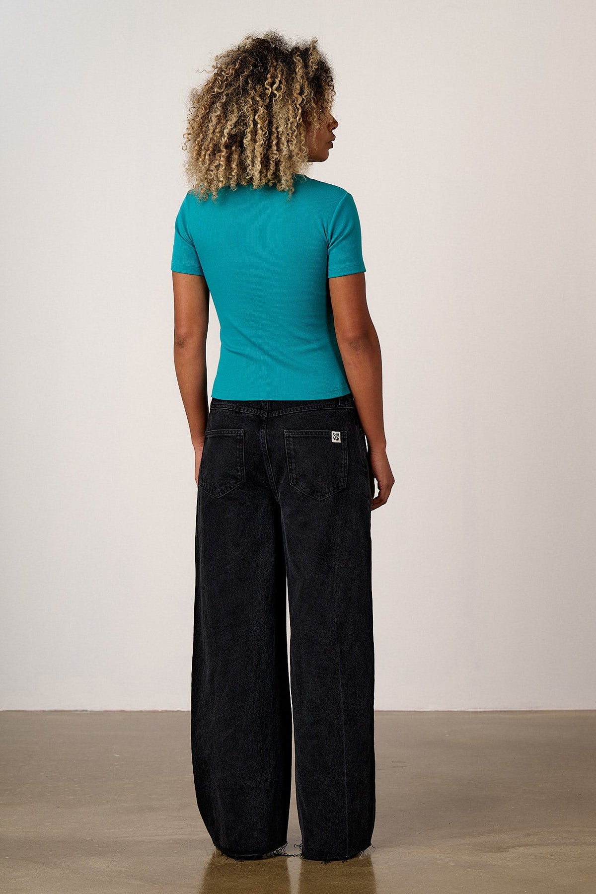 Carter - High Waisted Denim Jeans in Washed Black – Lucy & Yak US