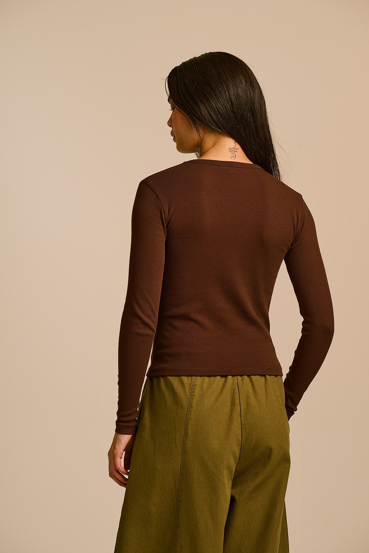 Grayson - Long Sleeve Cotton Top in Chocolate