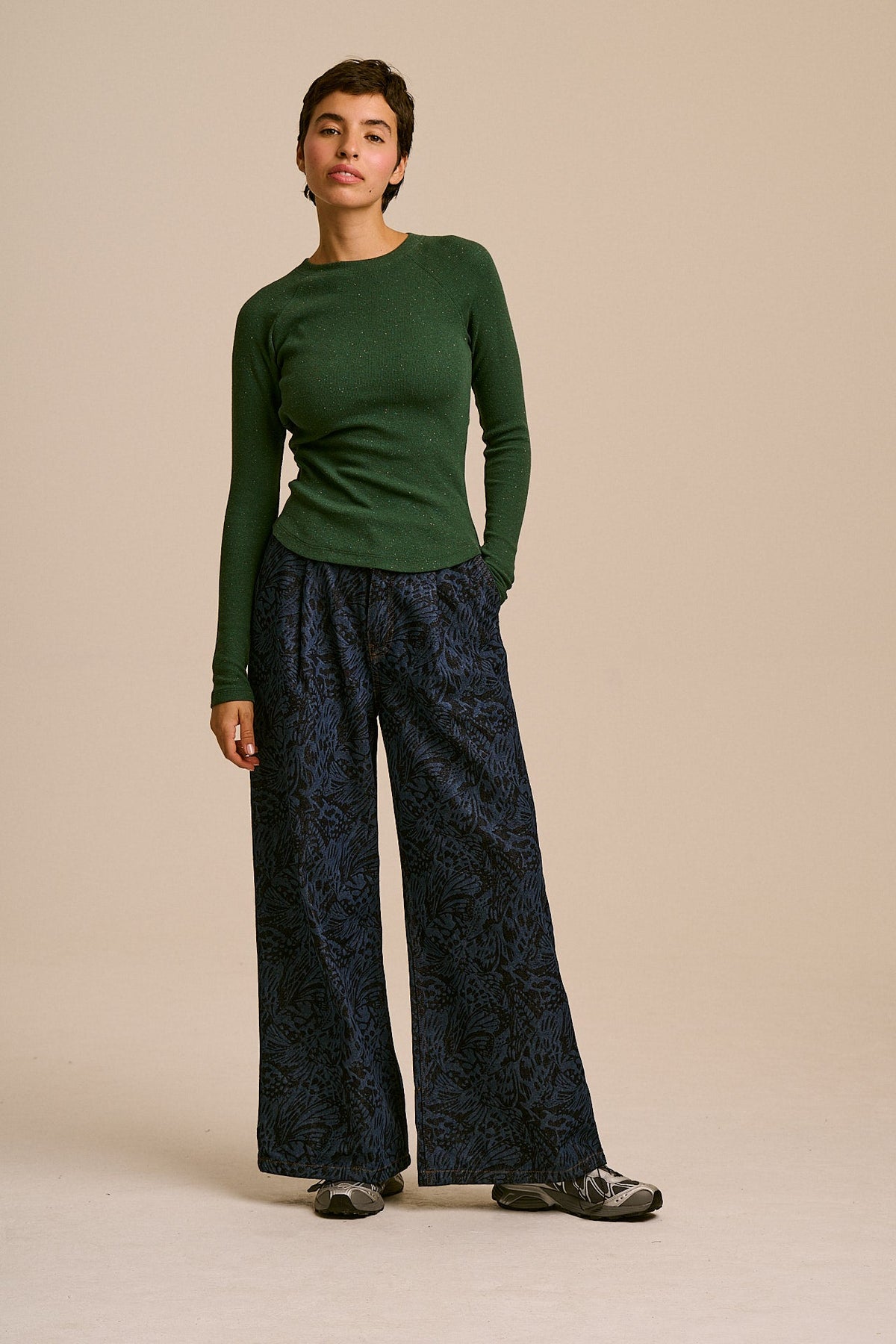 Harlow - Organic Cotton Long Sleeve Raglan Tee in Dark Green