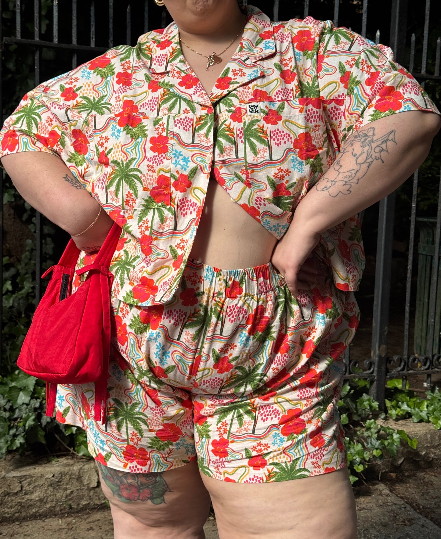 Jessie - Cotton & Linen Shorts in Totally Tropical Print